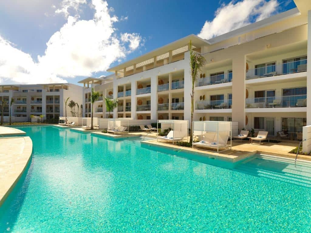 rooms-master-suite-swim-up