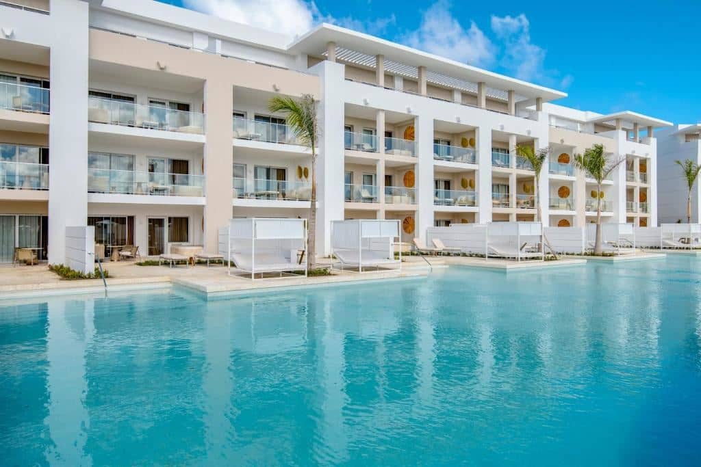 rooms-family-concierge-master-suite-swim-up