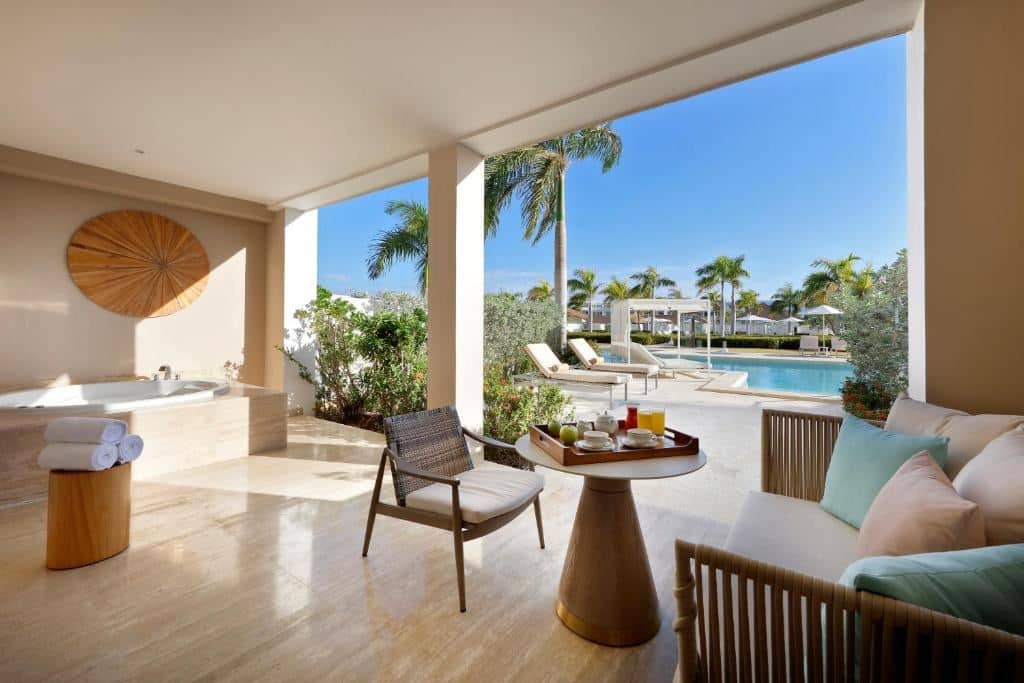 rooms-two-bedroom-master-suite-swim-up