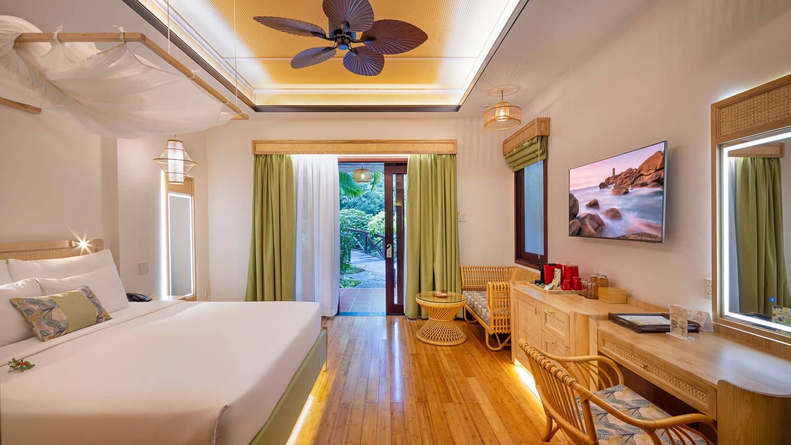 rooms-serene-oasic-bungalow-garden-view