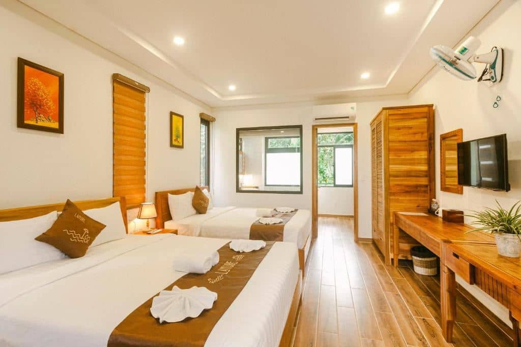 rooms-superior-family-room