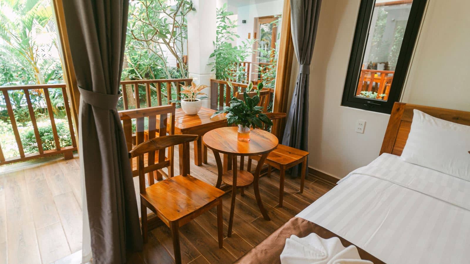 rooms-superior-family-room