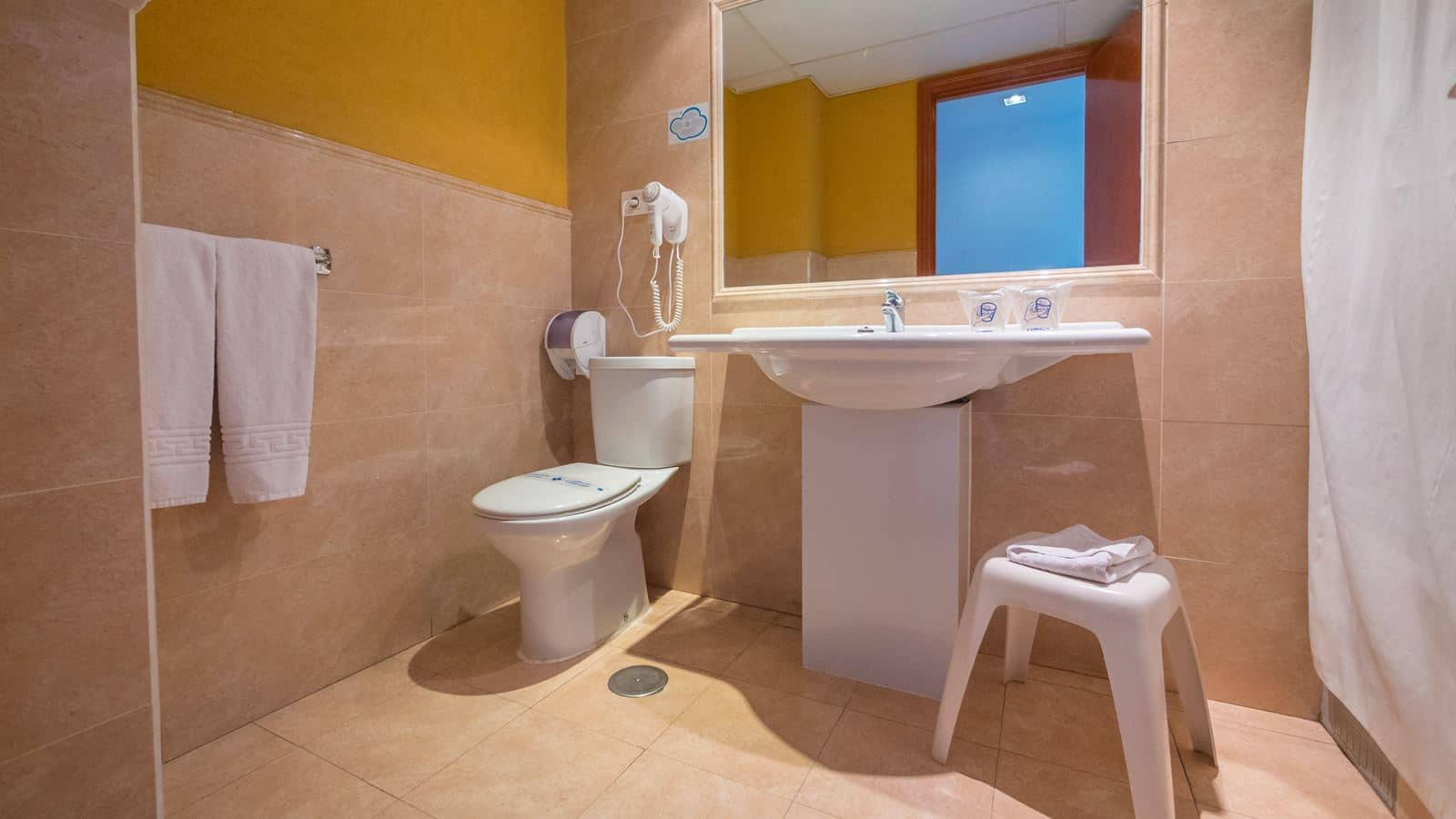 rooms-standard-room