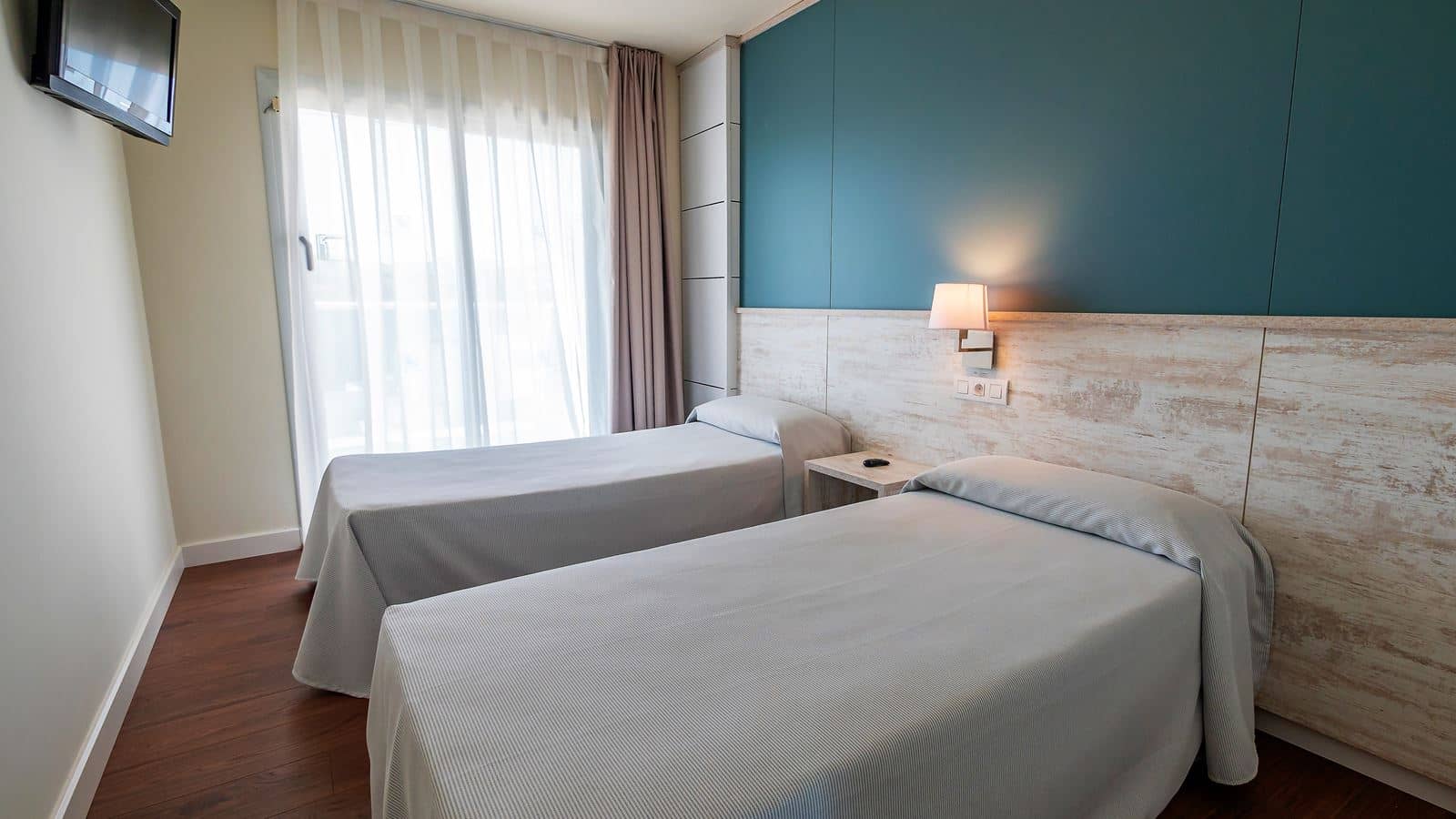 rooms-family-room-balcony-or-terrace