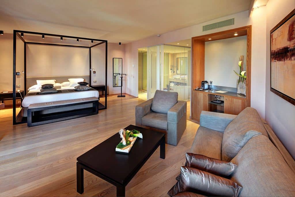 rooms-junior-suite-sea-view-balcony-or-terrace