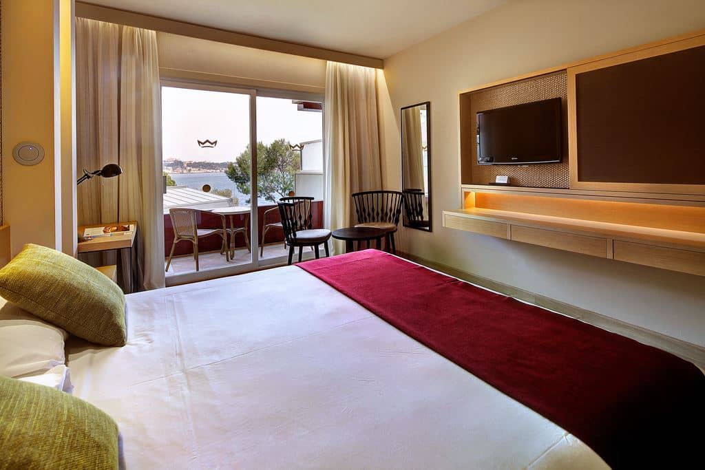 rooms-superior-room-sea-view-balcony-or-terrace