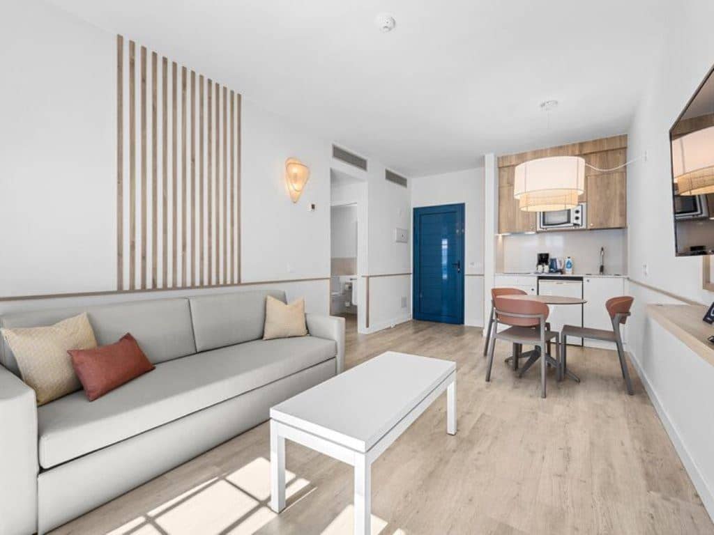 rooms-a1p-renovated-pool-view-deluxe-pool-view-1-bedroom-with-balcony-or-terrace