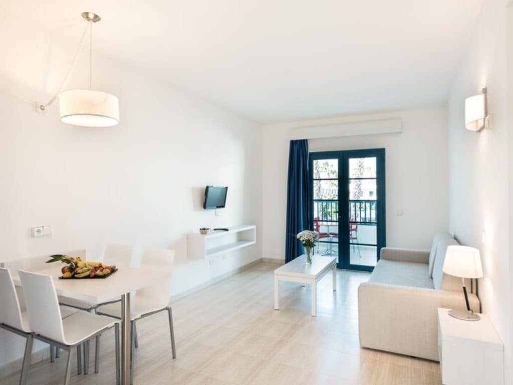 rooms-a1cmpool-apartment-premium-pool-view-family--2-units-connected