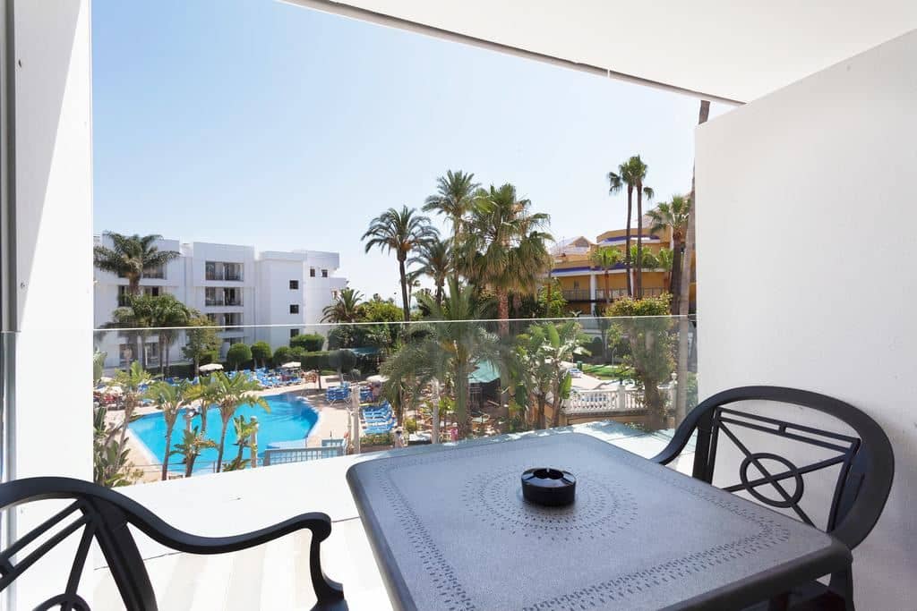rooms-pool-view-room