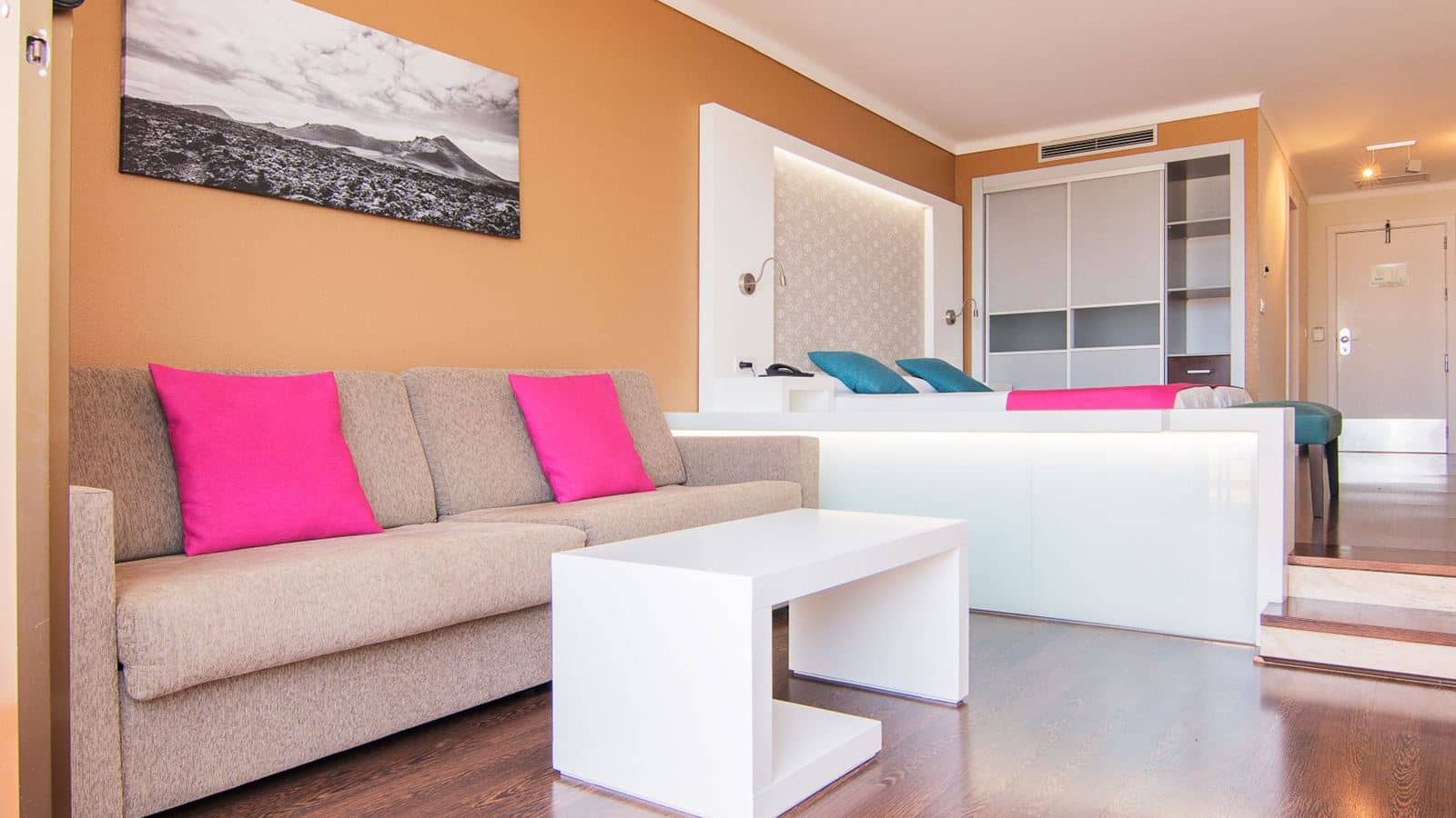 rooms-superior-room-renovated-with-balcony-or-terrace