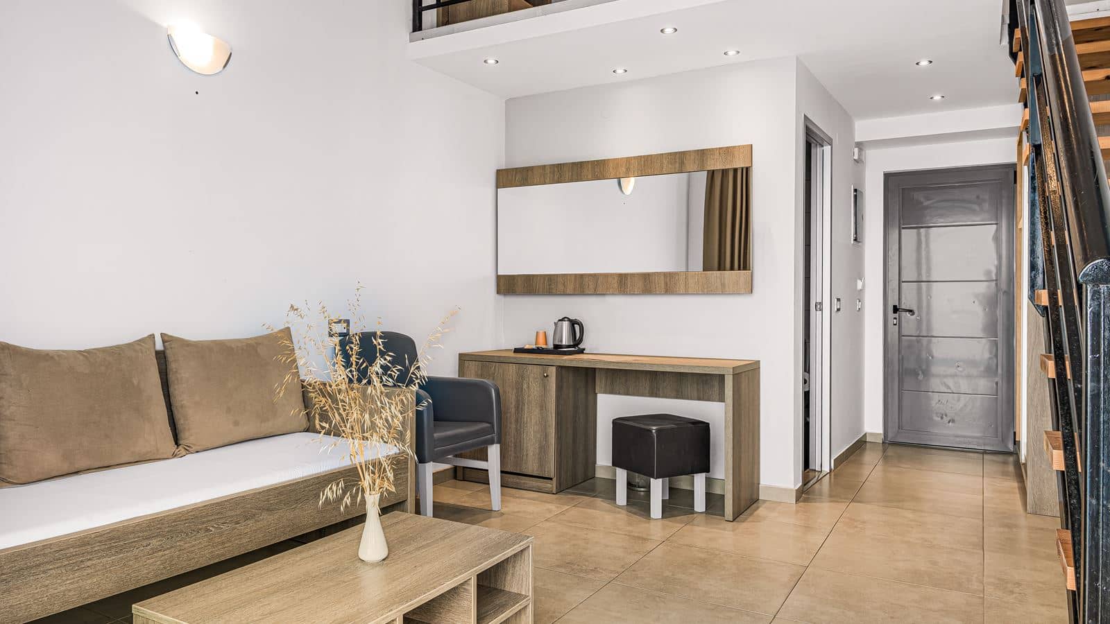 rooms-maisonette-sharing-pool-mountain-view