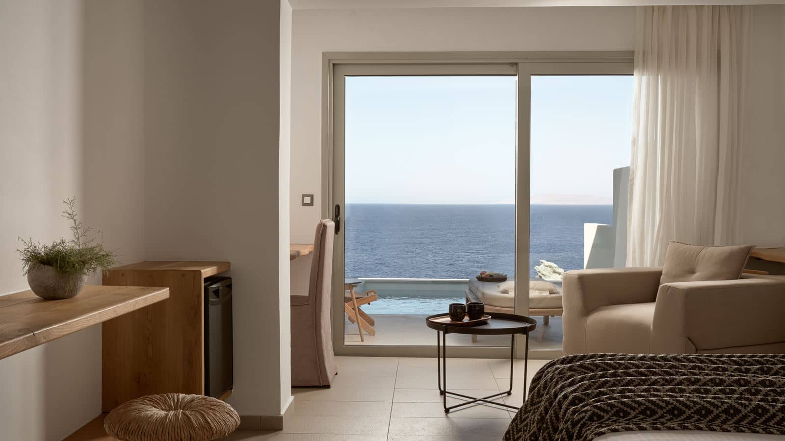rooms-suites-on-the-rocks-private-pool