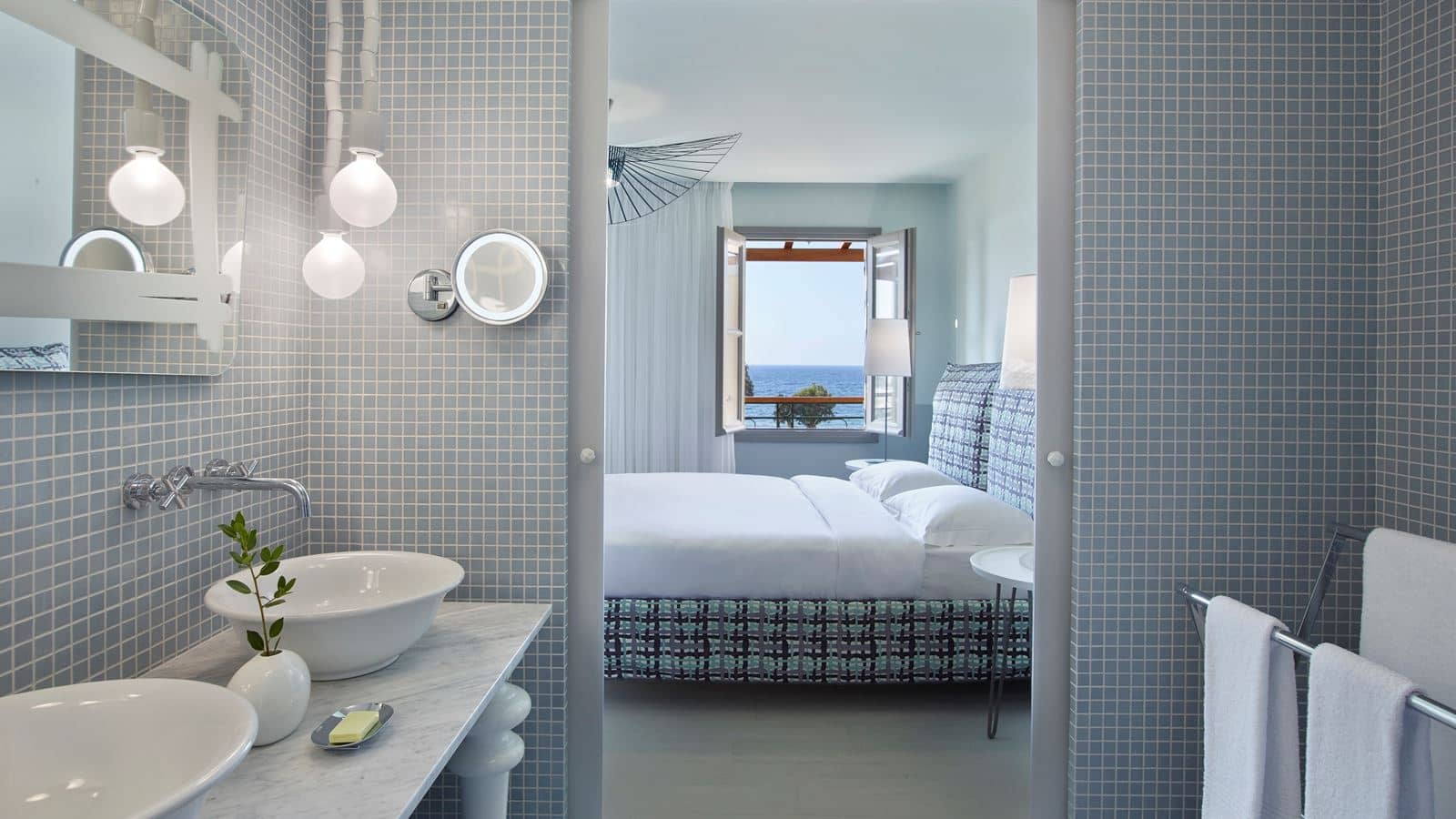 rooms-deluxe-room-seaview