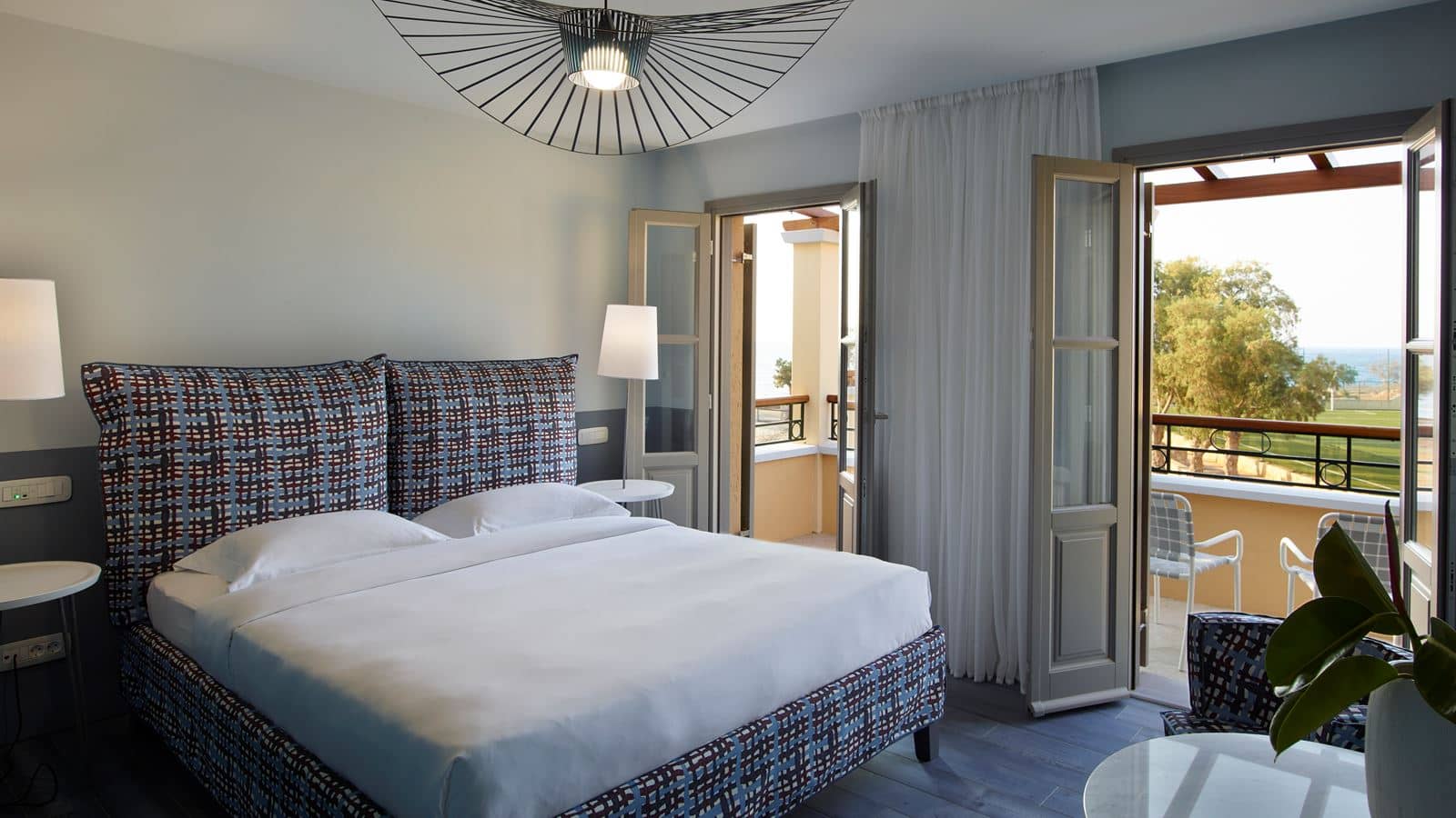 rooms-luxury-1-bedroom-suite-seaview