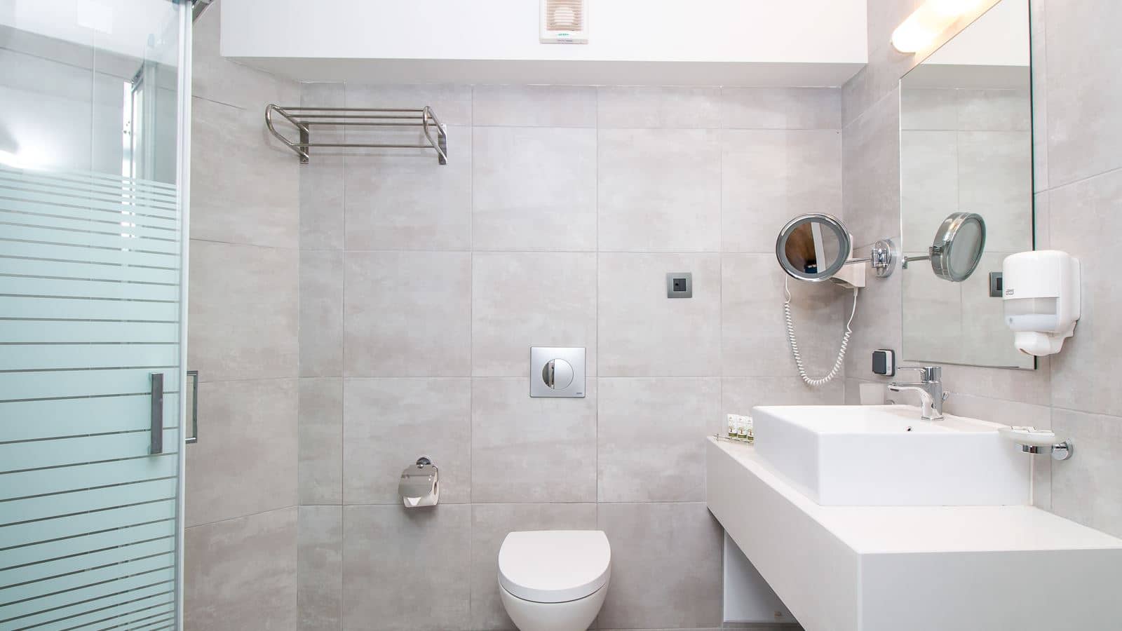 rooms-suite-balcony-or-terrace