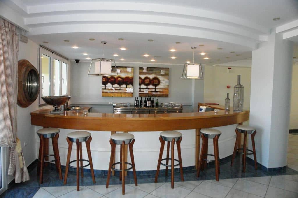 bars-main-bar