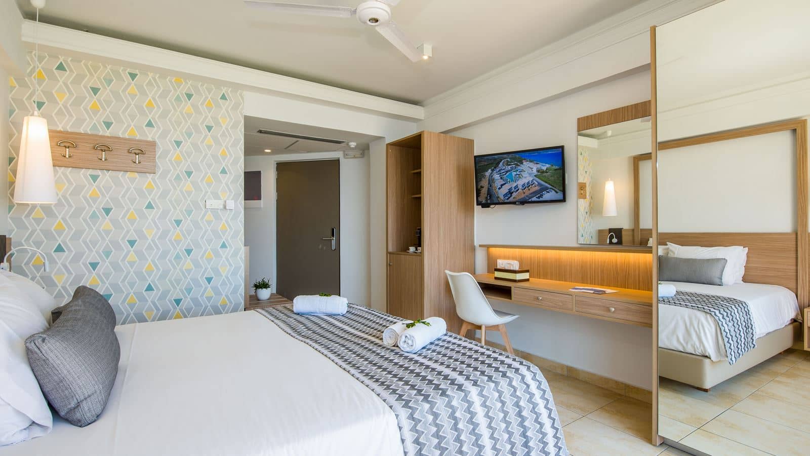 rooms-twin-room-superior-sideseaview-balcony-or-terrace