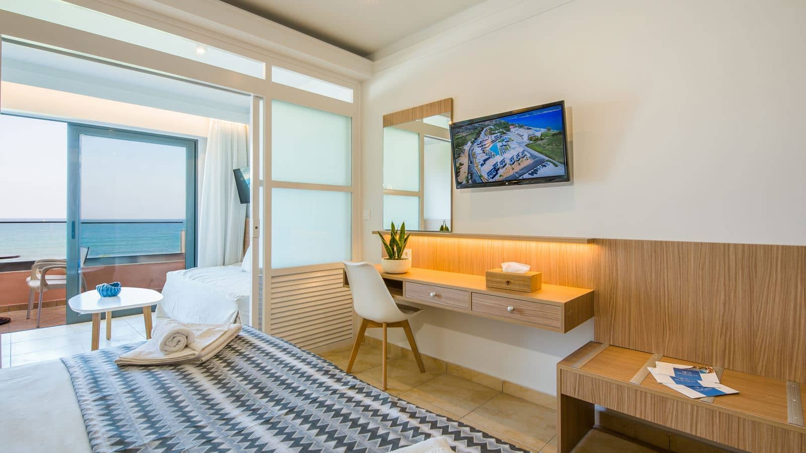 rooms-family-room-superior-sea-view