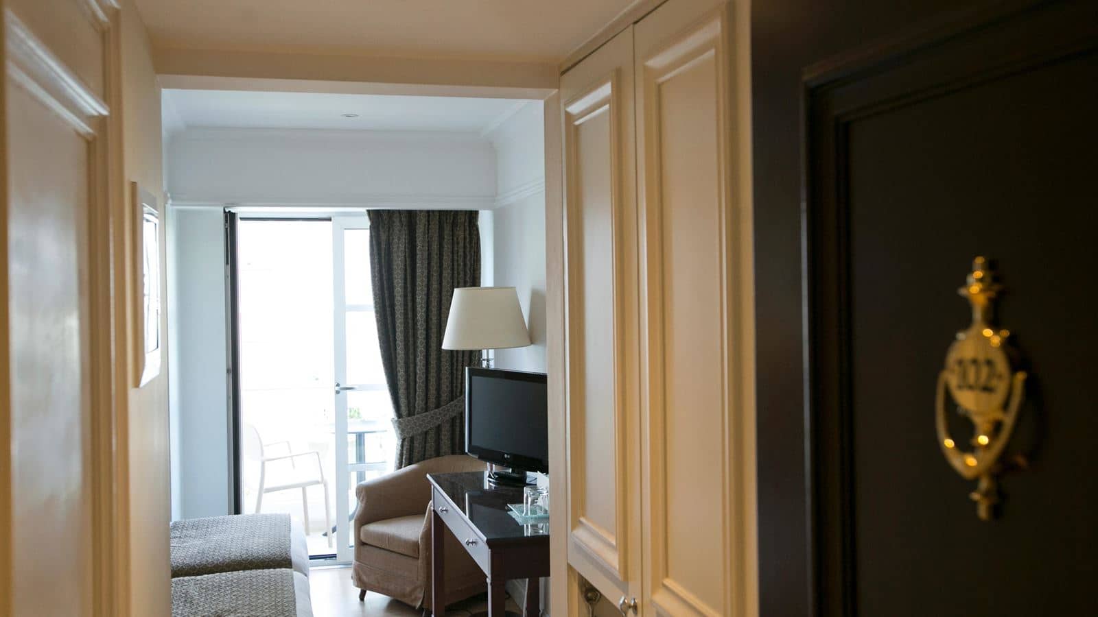 rooms-single-with-views