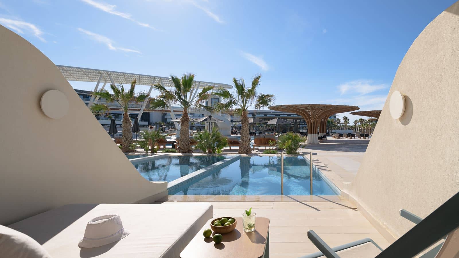 rooms-superior-exclusive-room-with-individual-pool-pool-or-sea-view