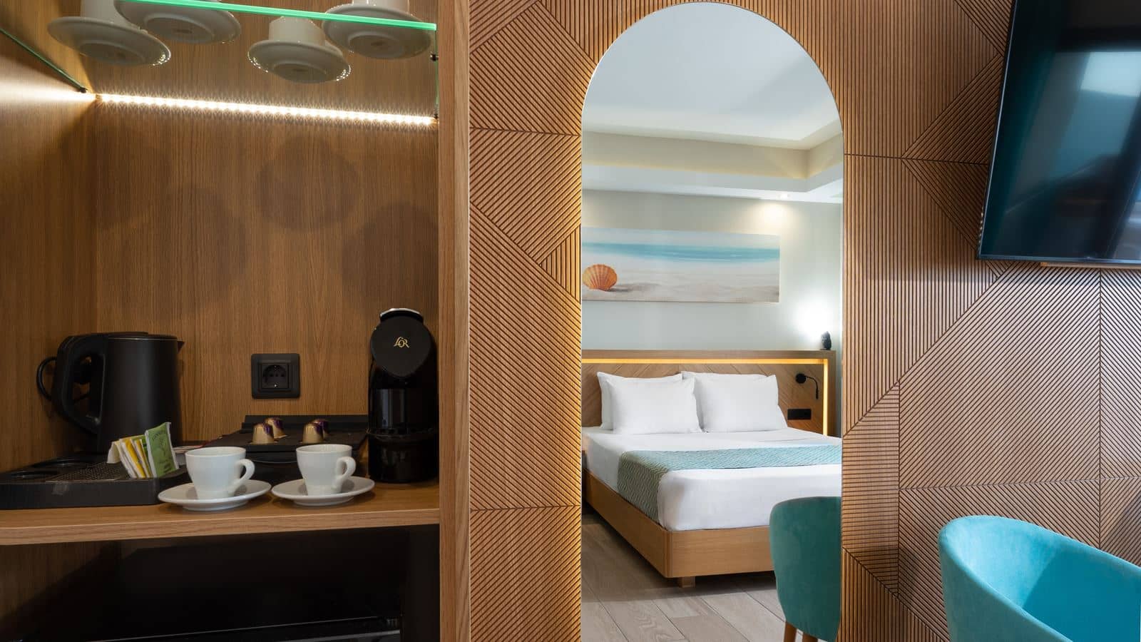 rooms-suite-with-outdoor-hottub-land-view-4-pax