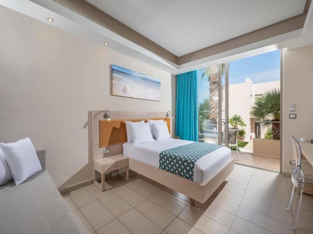 rooms-serenity-double-room-with-land-view