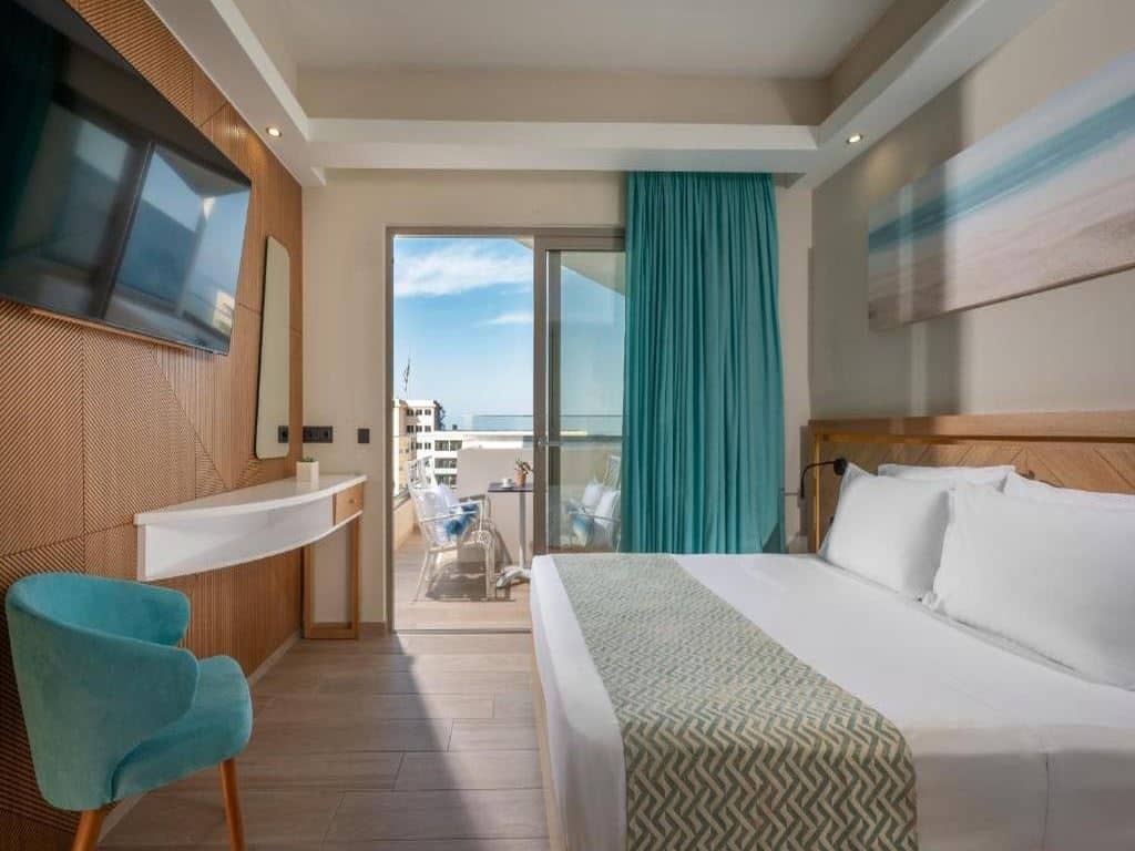 rooms-suite-with-outdoor-whirlpool