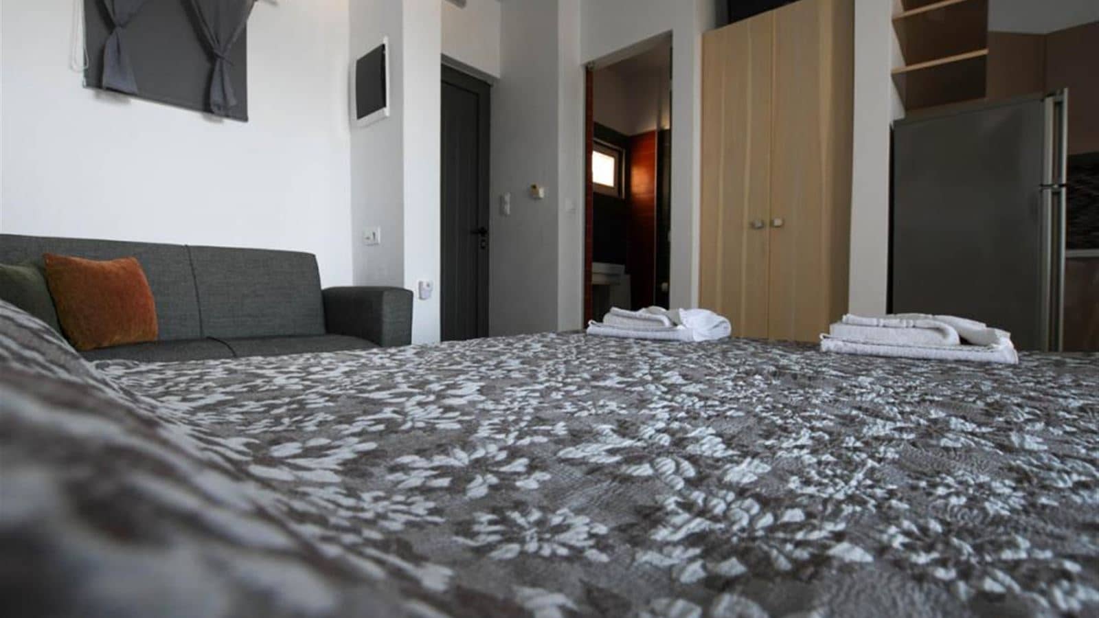 rooms-pool-side-sw-maisonette-4-pax