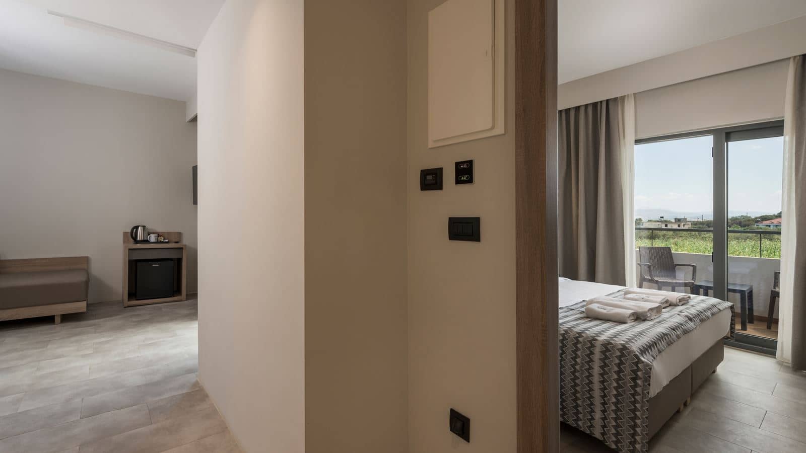 rooms-suite-with-jacuzzi
