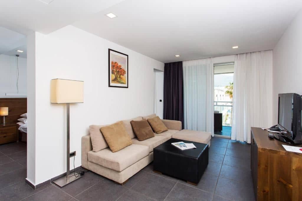 rooms-superior-room