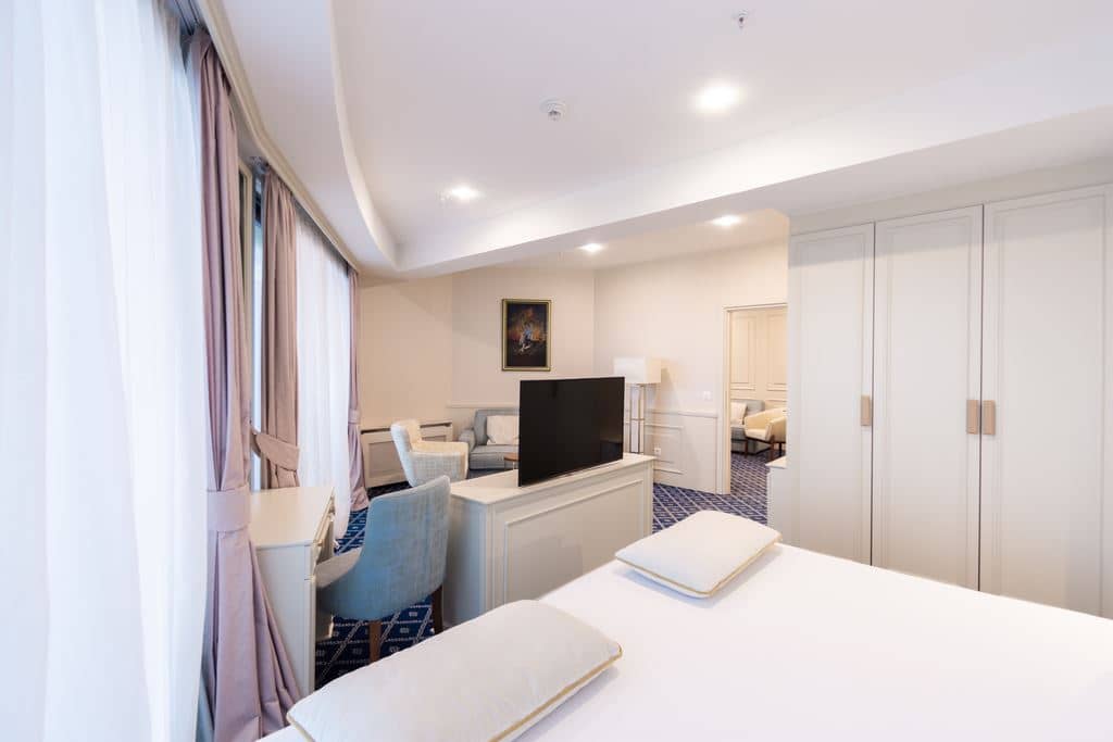 rooms-junior-suite-side-sea-view