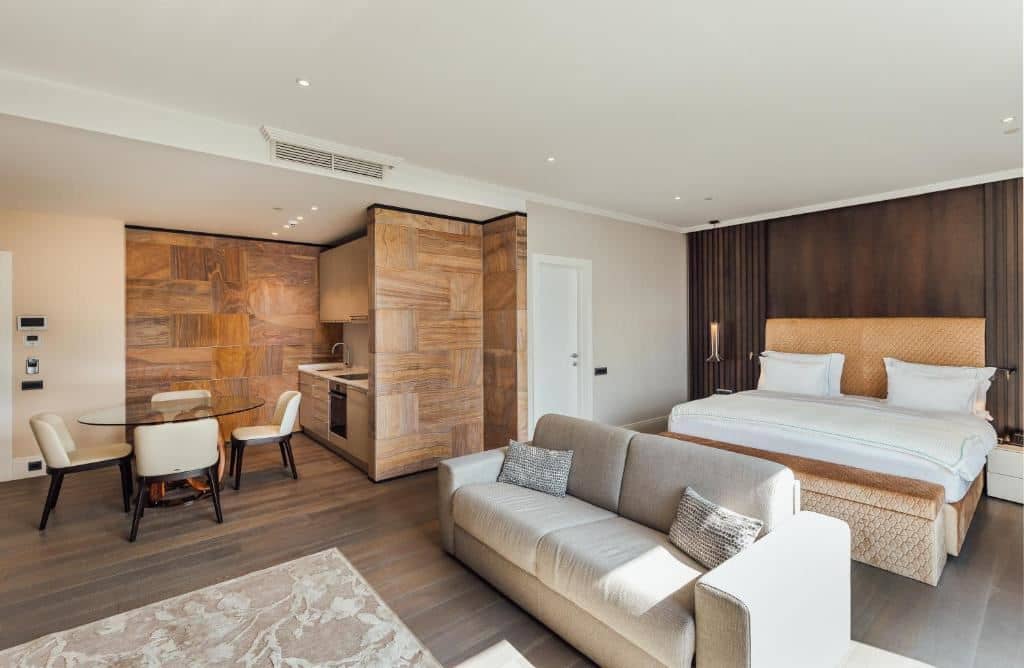 rooms-studio-land-view
