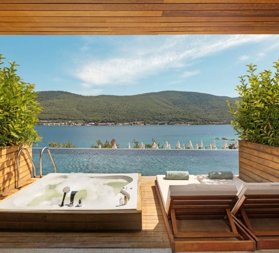 EXCLUSIVE SWIM UP SEA VIEW Numuri