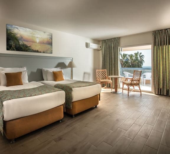 STANDARD ROOM SEAVIEW BALCONY OR TERRACE Numuri