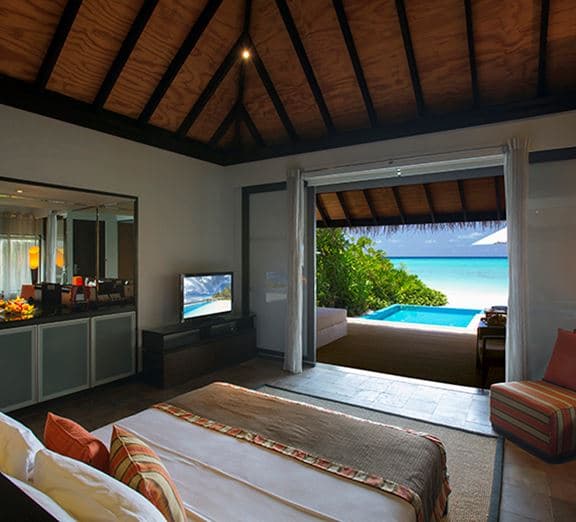 BEACH VILLA WITH POOL Numuri