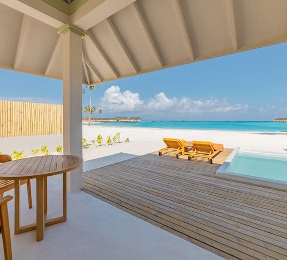 Grand Beach Villa with Pool Numuri