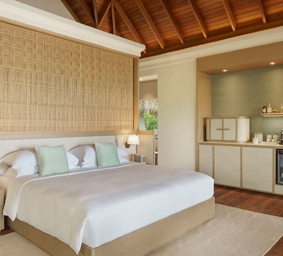 Deluxe Beach Bungalow with Pool Numuri