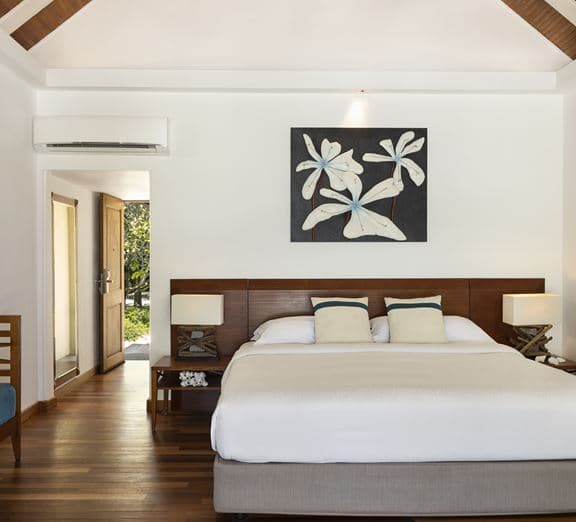 Beachfront Deluxe Bungalow Numuri