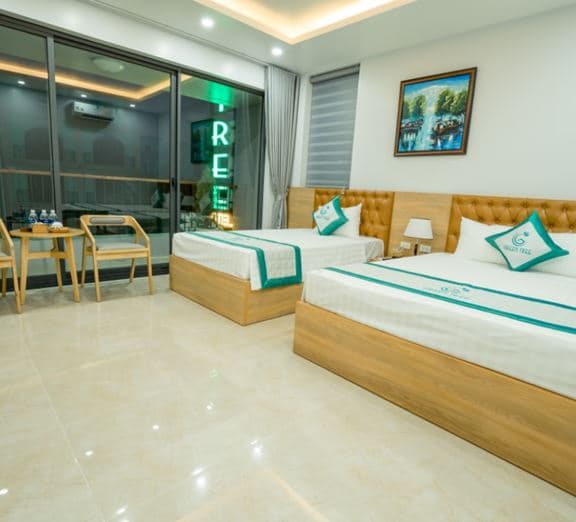 DELUXE TRIPLE WITH BALCONY (NO EXTRA BED) Numuri