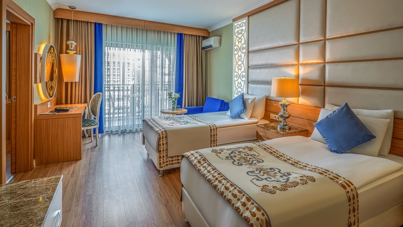 rooms-family-room-land-view