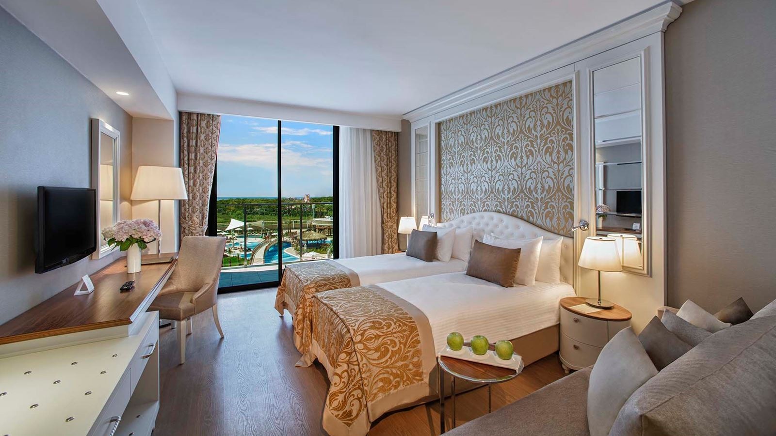rooms-main-building-standard-room-pool-view