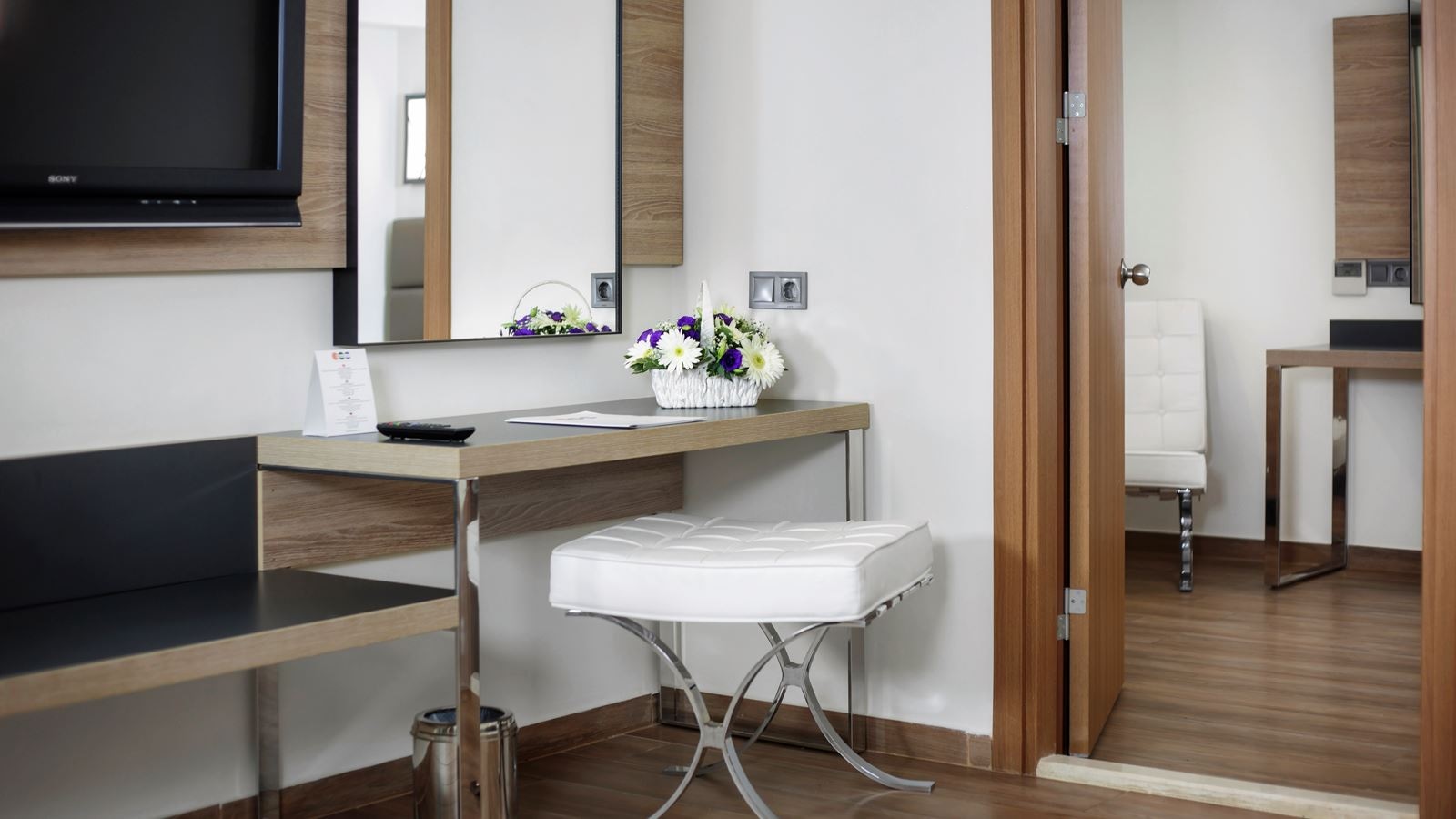 rooms-garden-suit