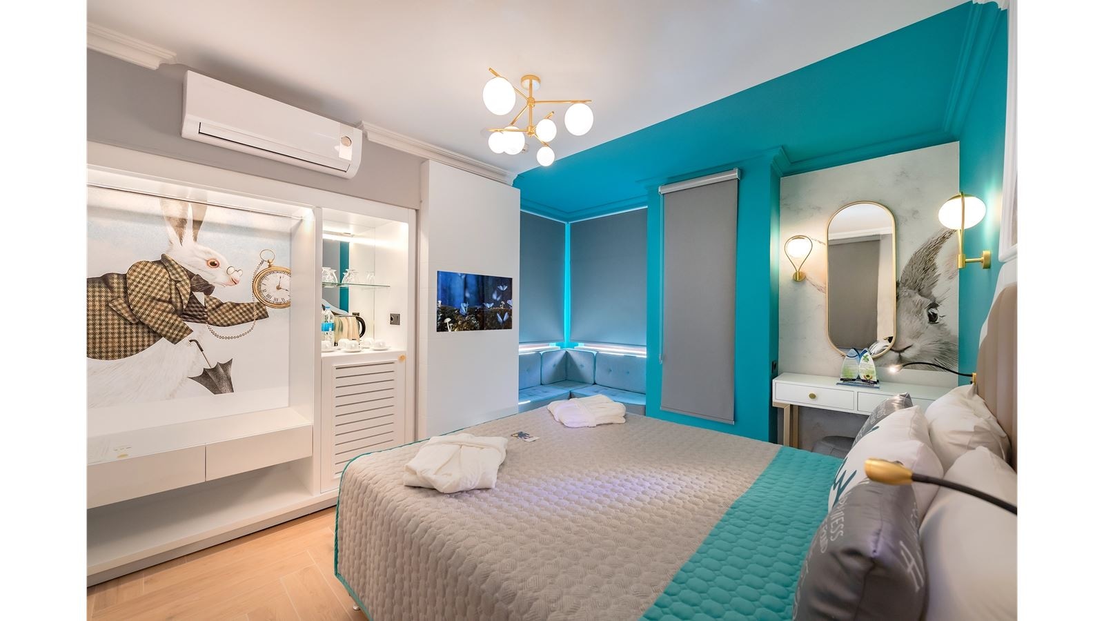 rooms-lagoon-family-rabbits-concept-couple--ladies-only