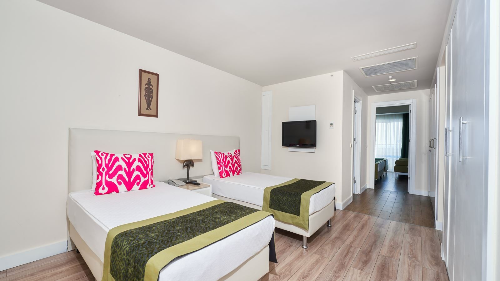 rooms-family-room