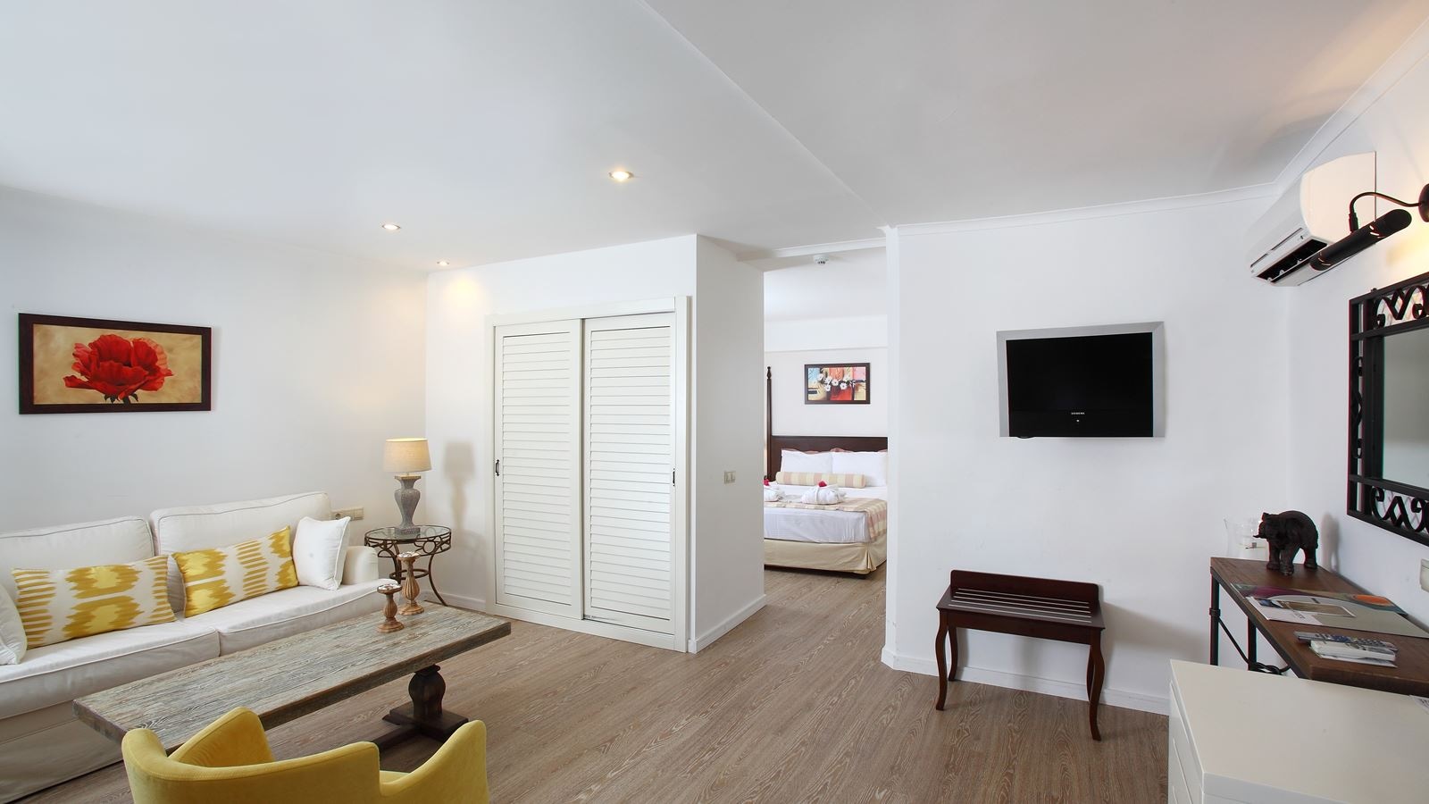 rooms-j-suite