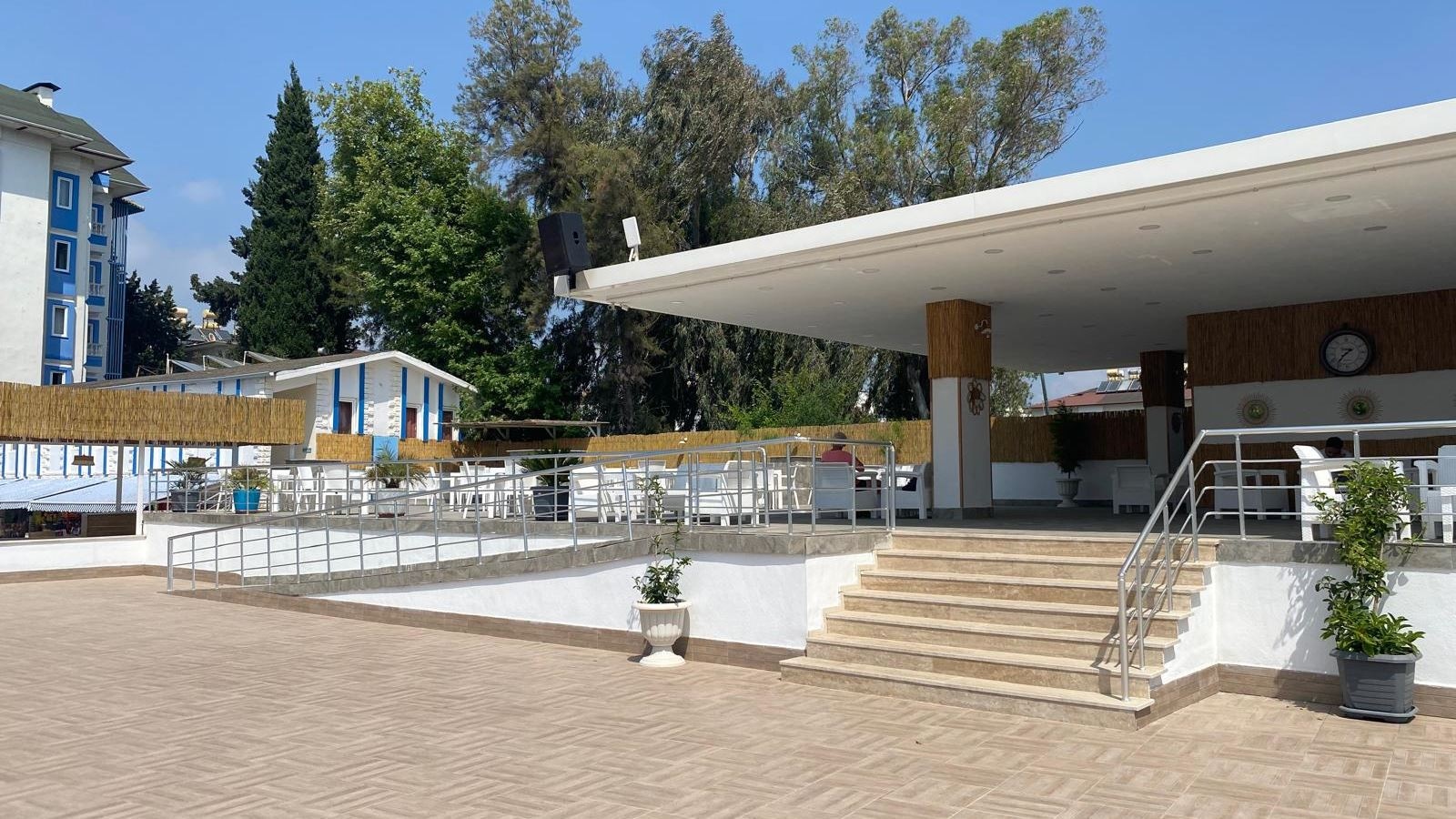 bars-blue-pool-bar
