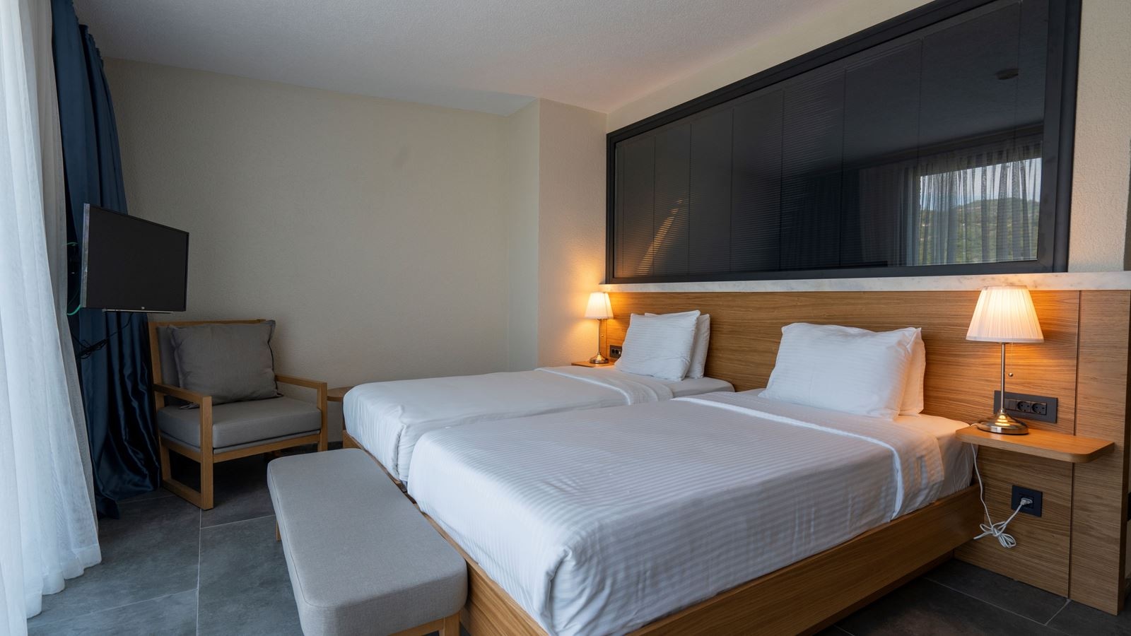 rooms-deluxe-fam-suit-sv