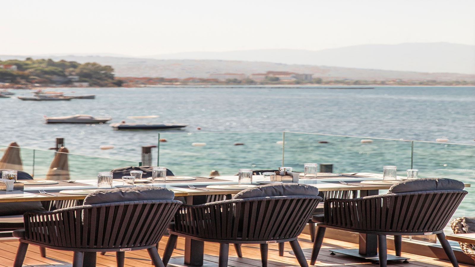 restaurants-lucky-restobar-international