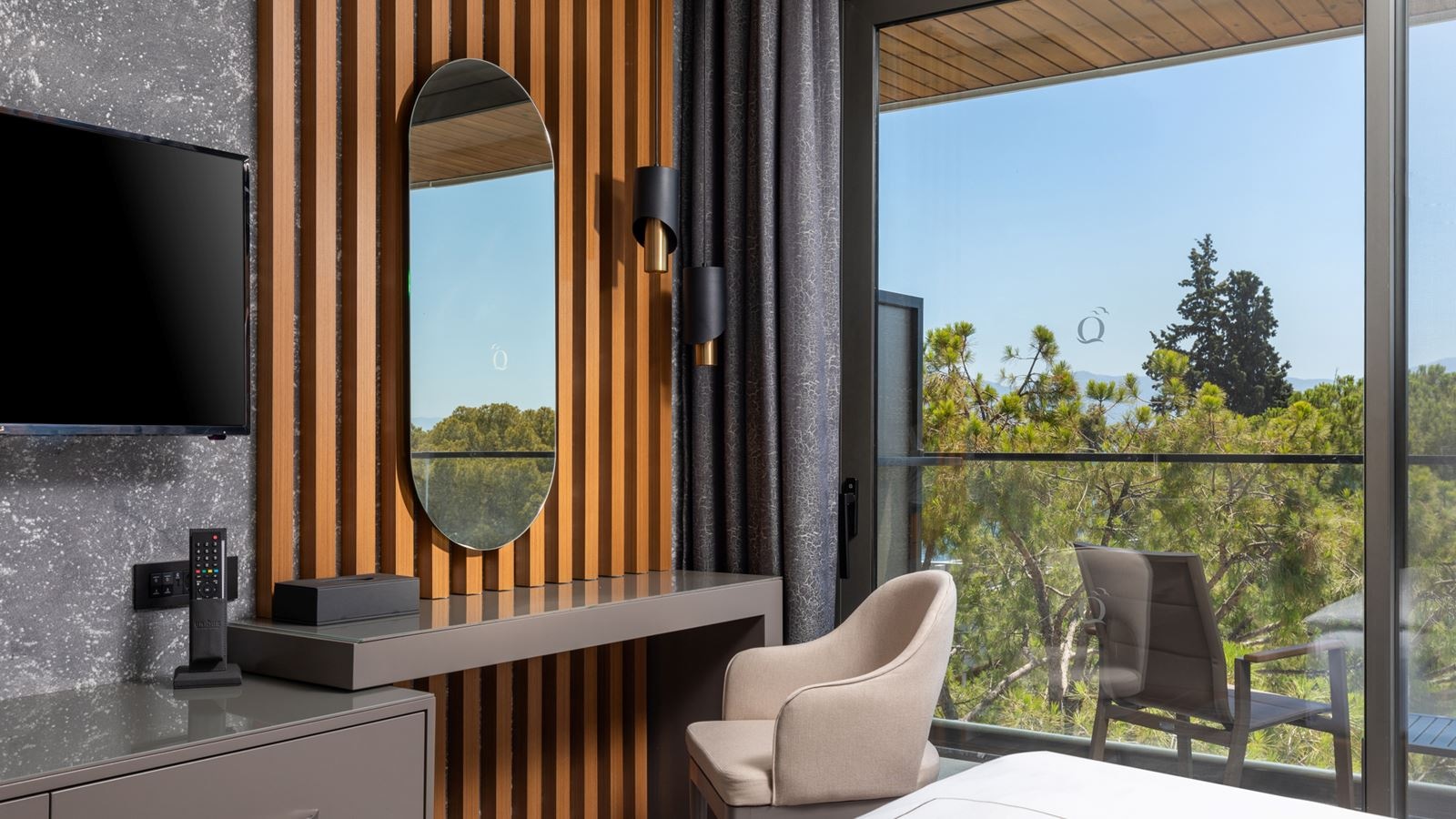 rooms-comfort-room-seaview-balcony