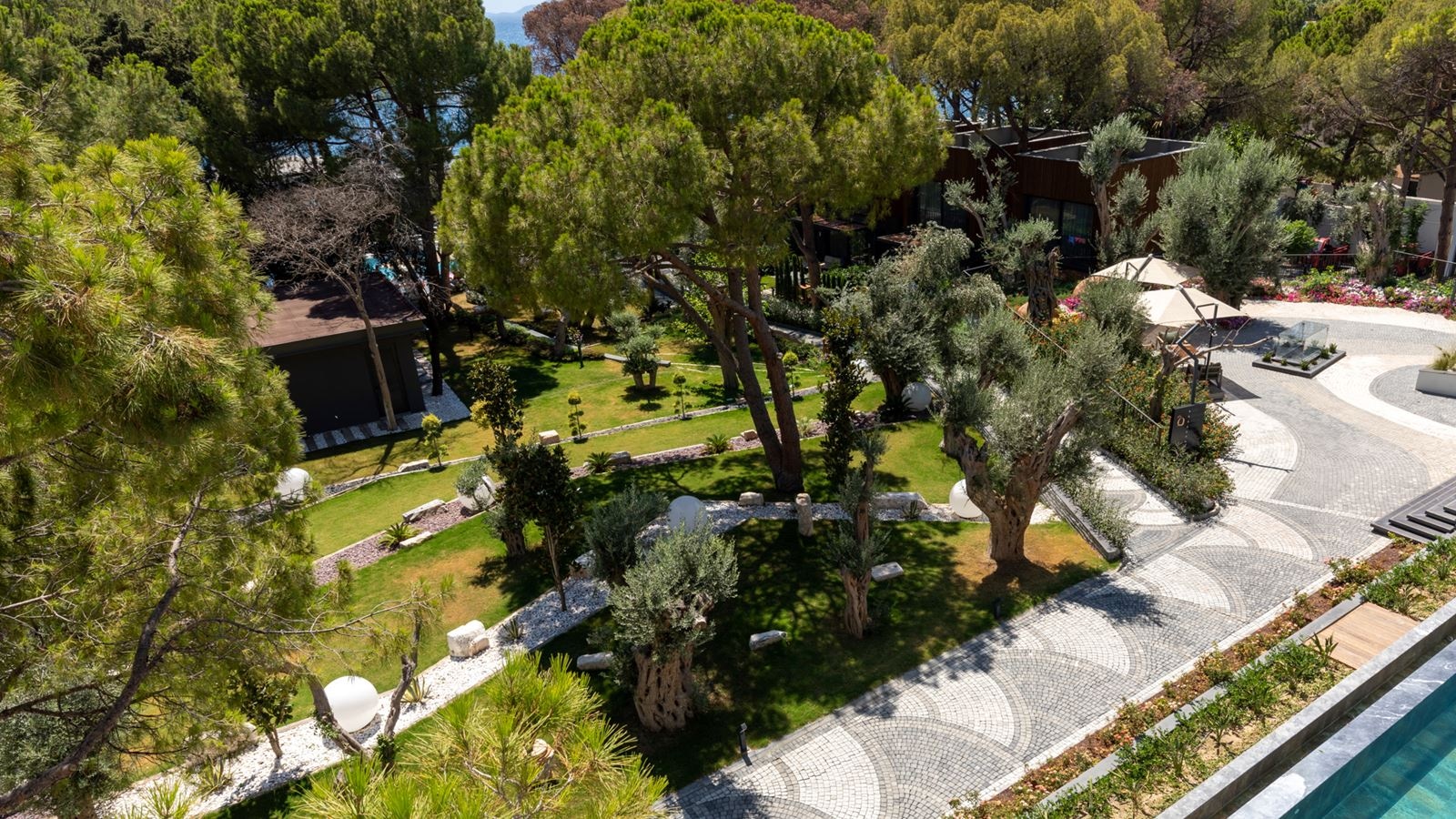 rooms-comfort-room-seaview-balcony